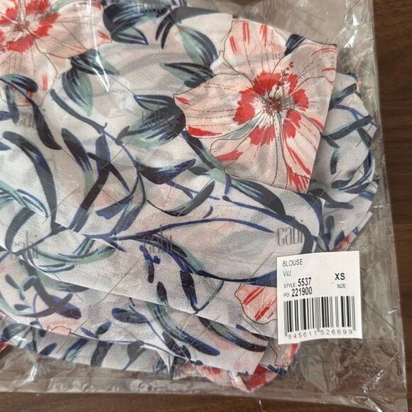 NEW CAbi Sleeveless Floral Print Stem Blouse Size XS - Picture 3 of 10